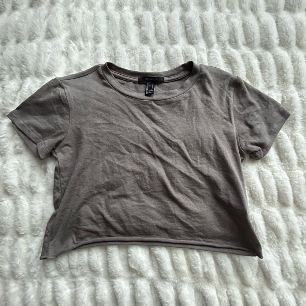 loose grey short sleeve t-shirt